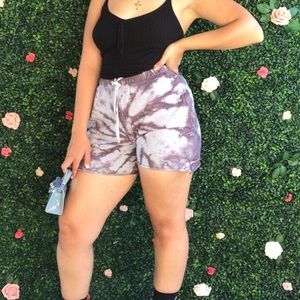 Tie-dye cotton shorts.